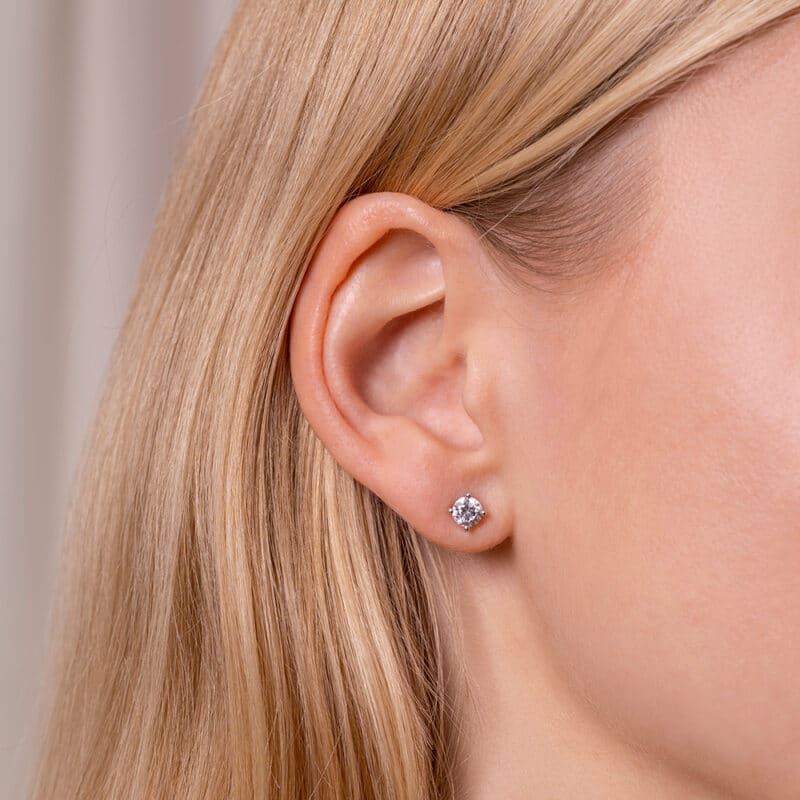 Stud earring labgrown diamond